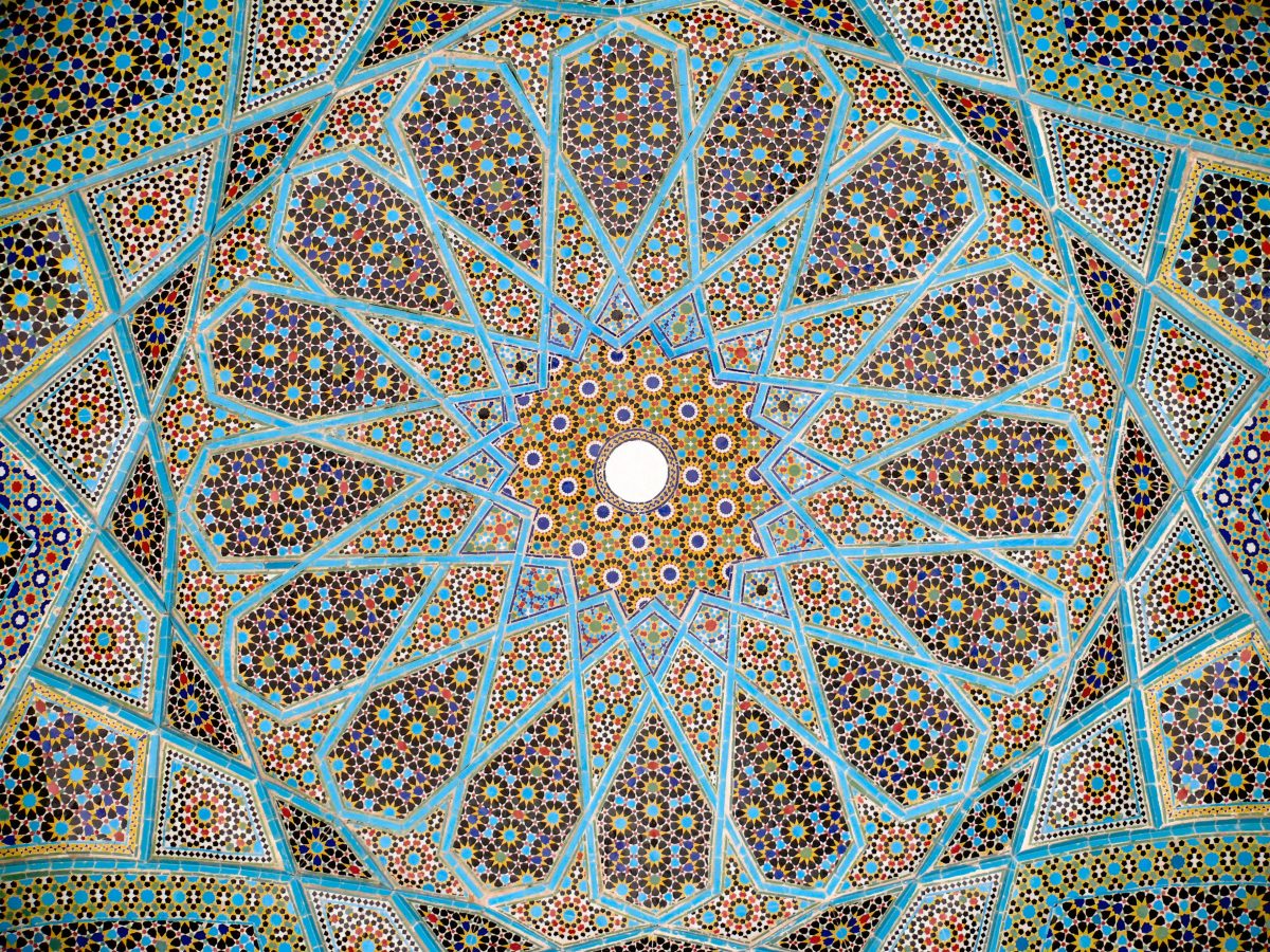 https://upload.wikimedia.org/wikipedia/commons/6/60/Roof_hafez_tomb.jpg