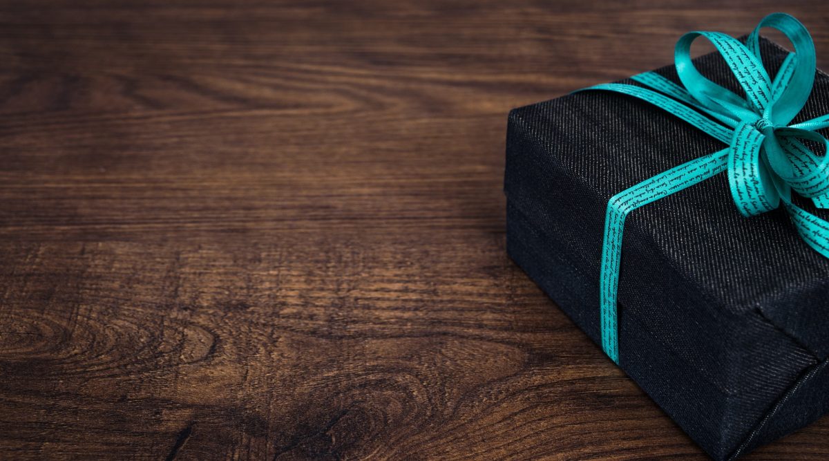 https://pixabay.com/en/gift-pack-give-loop-father-s-day-1420830/