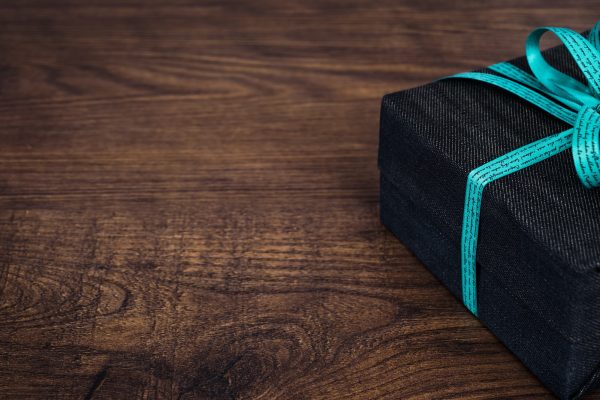 https://pixabay.com/en/gift-pack-give-loop-father-s-day-1420830/